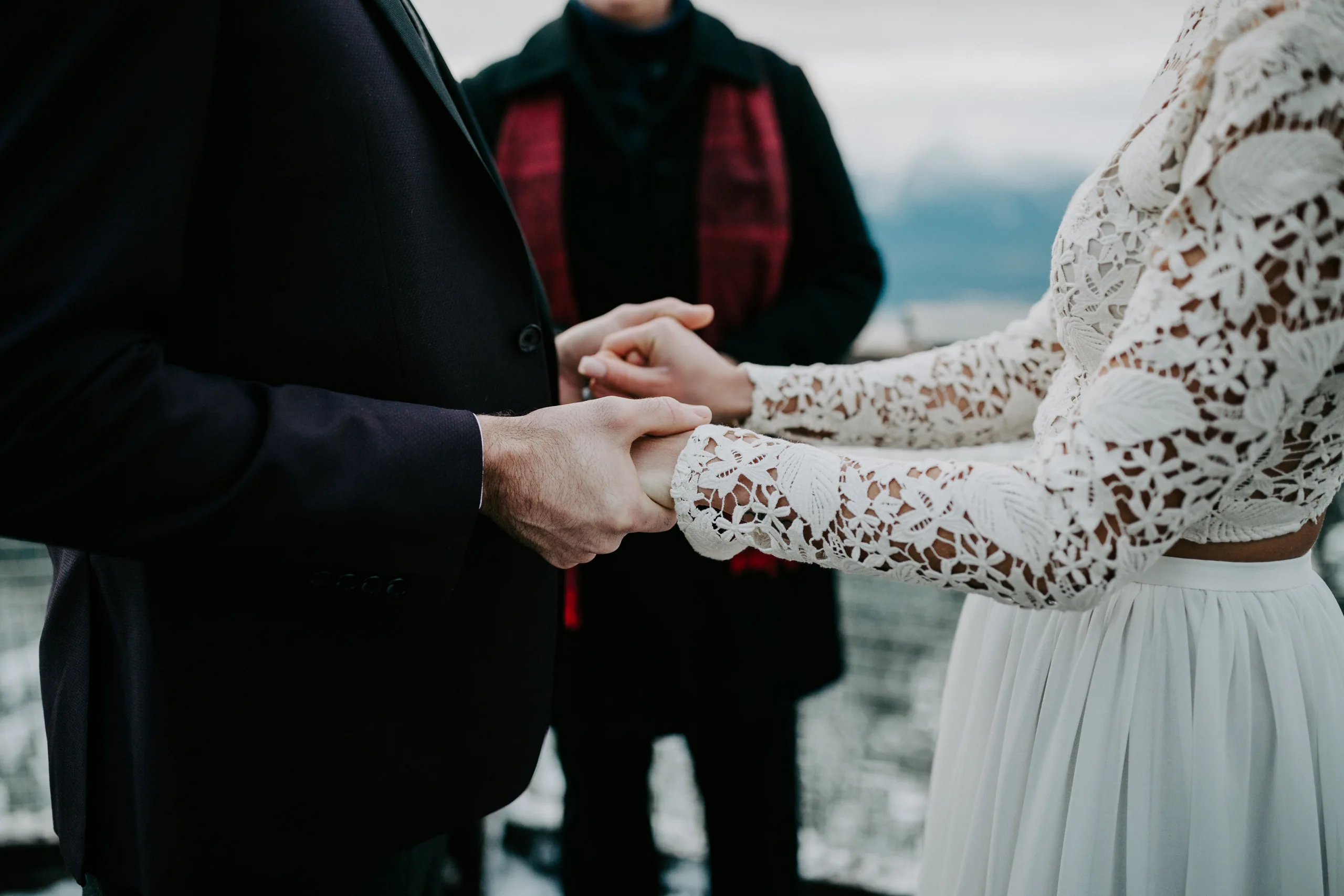 couple exchanging vows at the Sea to Sky gondola
