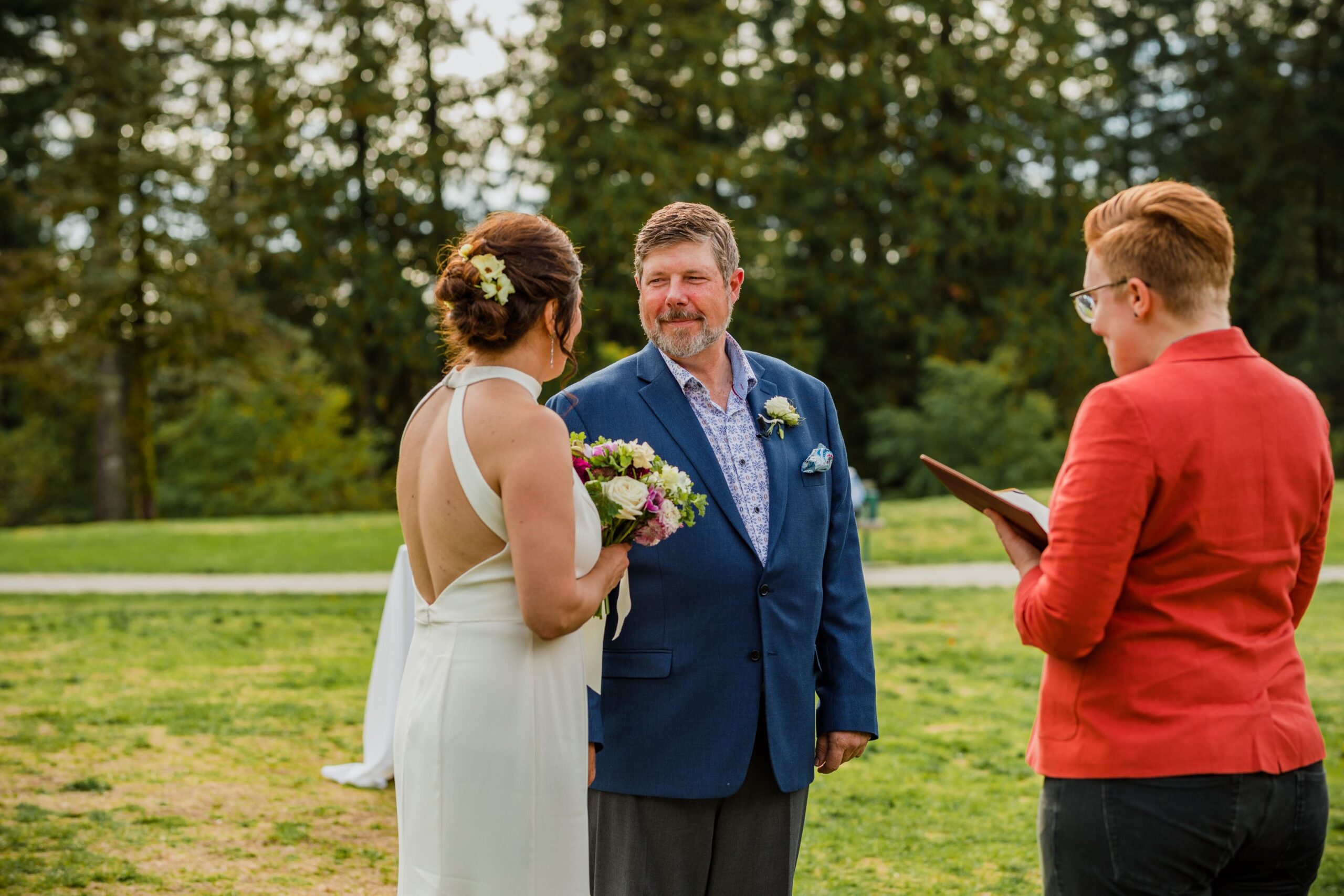What does a wedding officiant do during your ceremony?