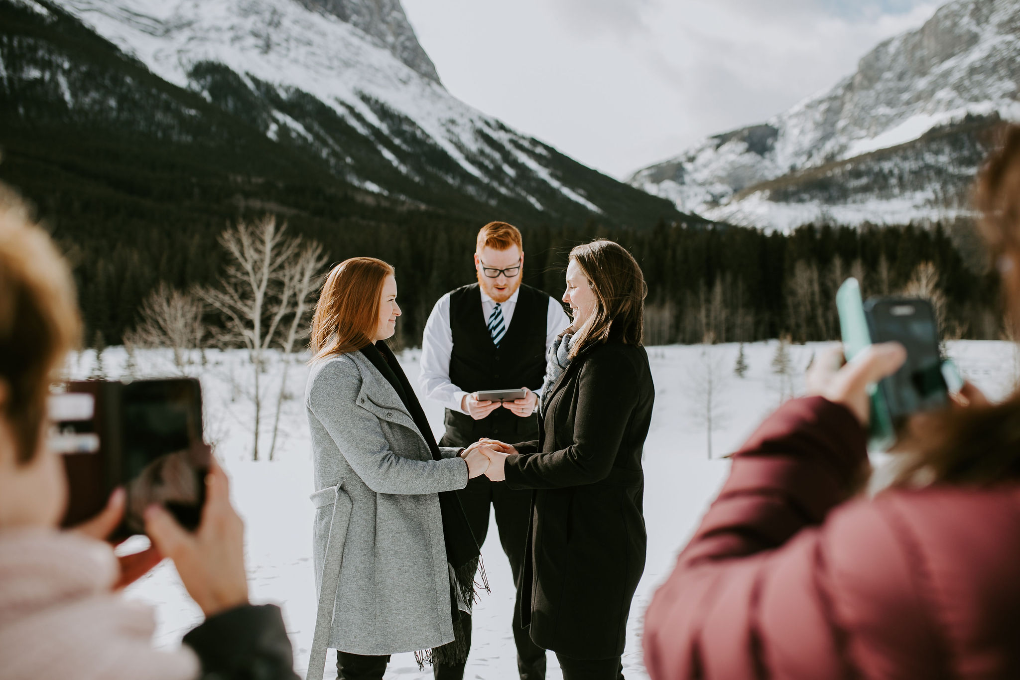 Elopement at Quarry Lake, Alberta with wedding officiant justice of the peace marriage commissioner wedding celebrant