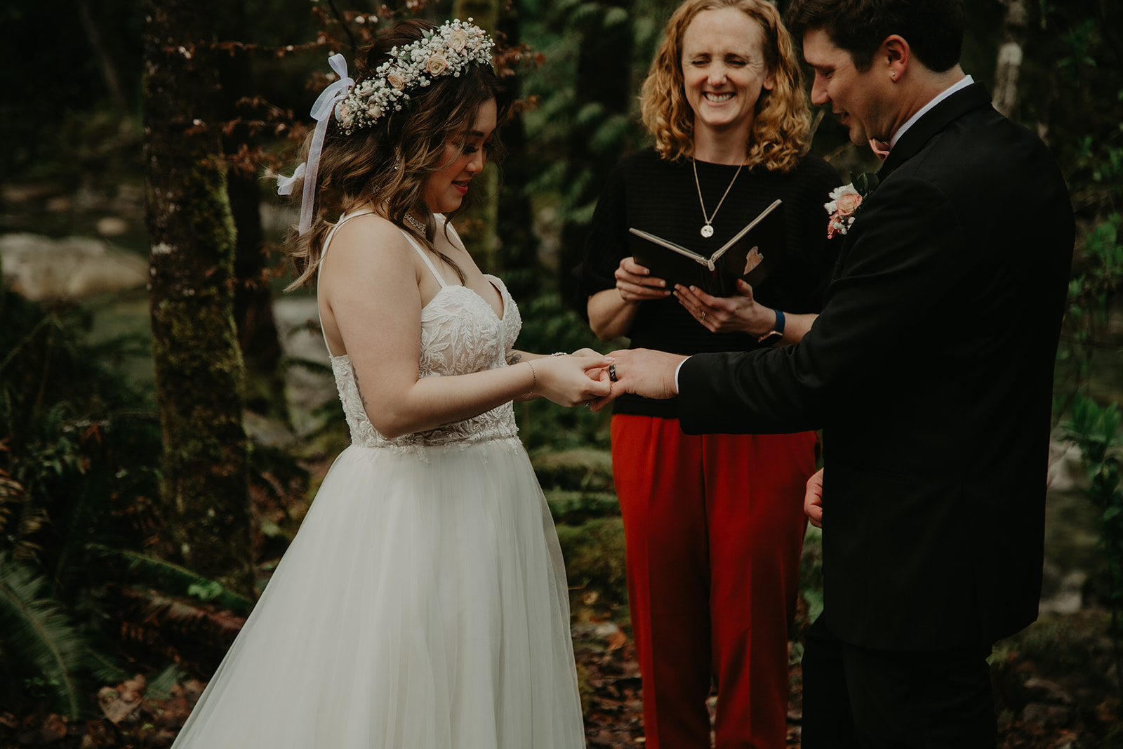 young hip and married stanley park elopements in vancouver