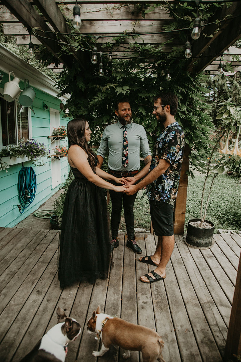 young hip and married backyard elopement