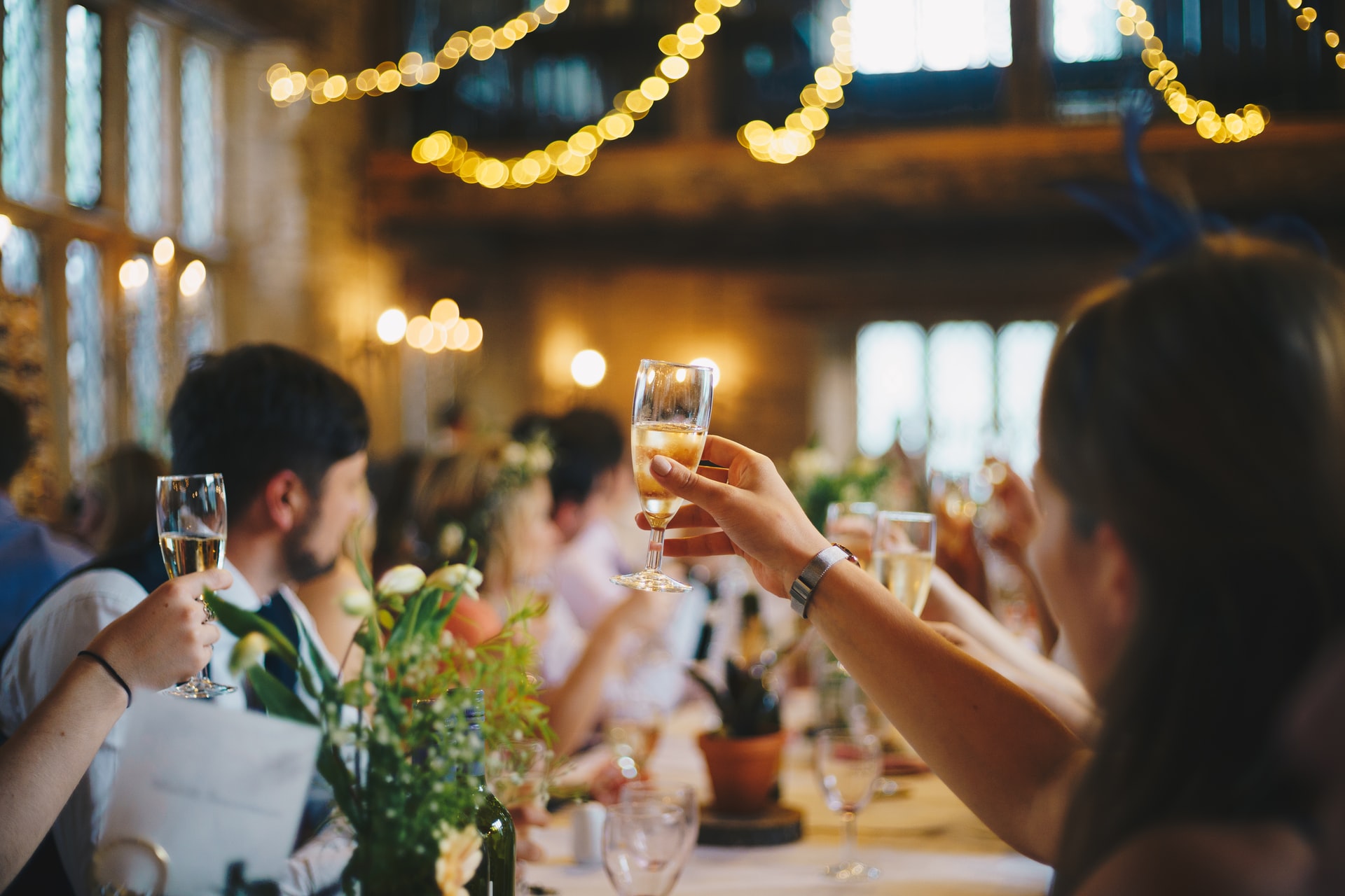wedding toast, wedding speech, raise a glass, champagne toast, wedding reception