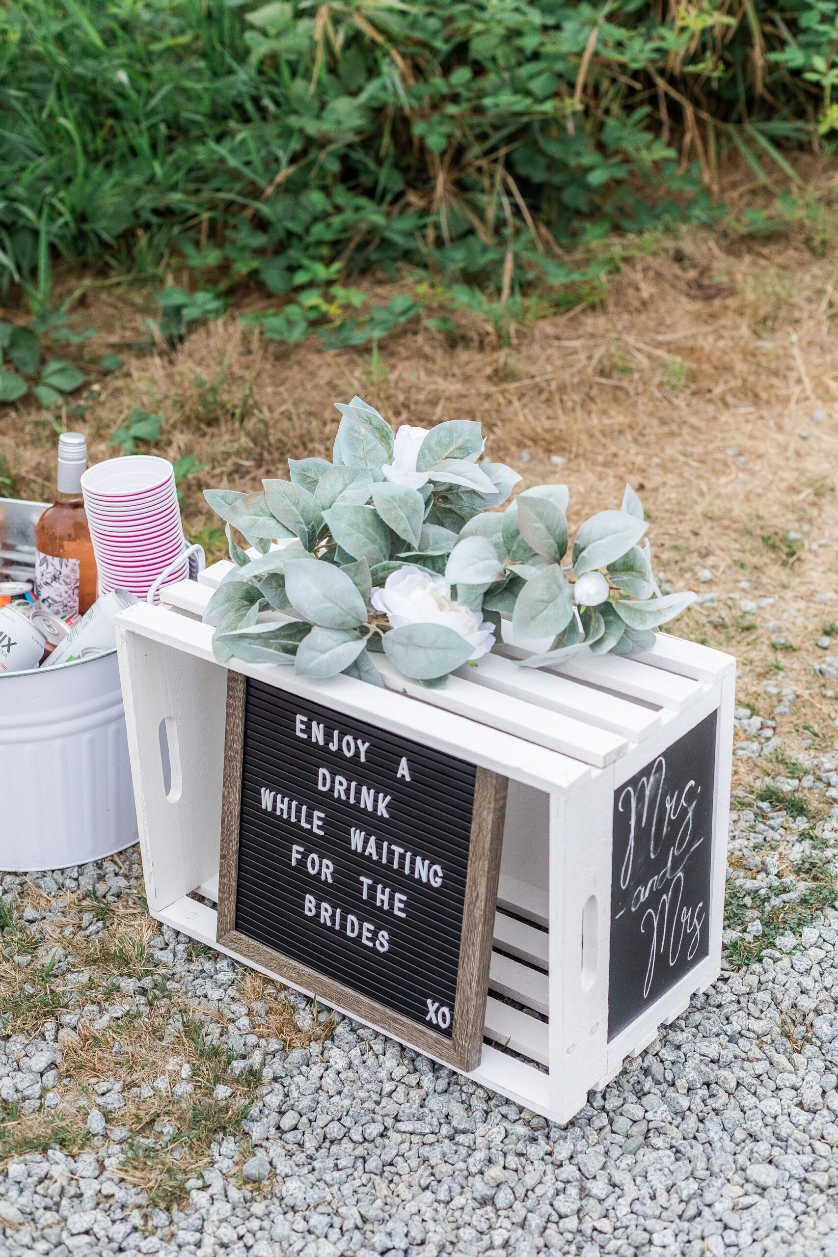 fun ideas for your wedding ceremony, serve drinks before the wedding
