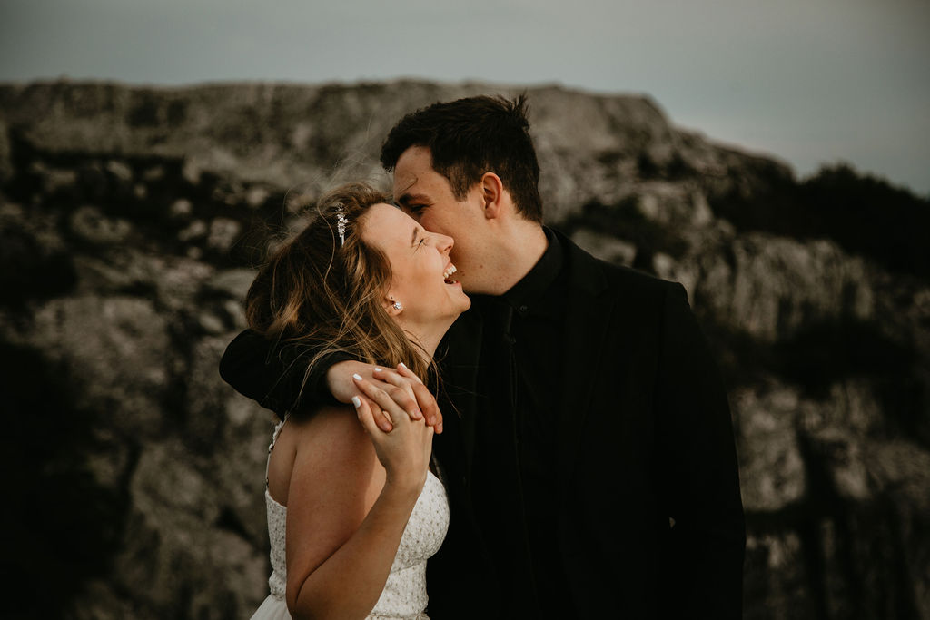 young hip and married elopement, oregon wedding