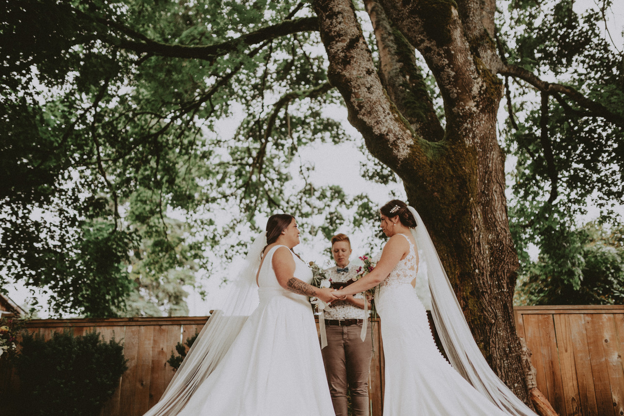 young hip and married backyard elopement