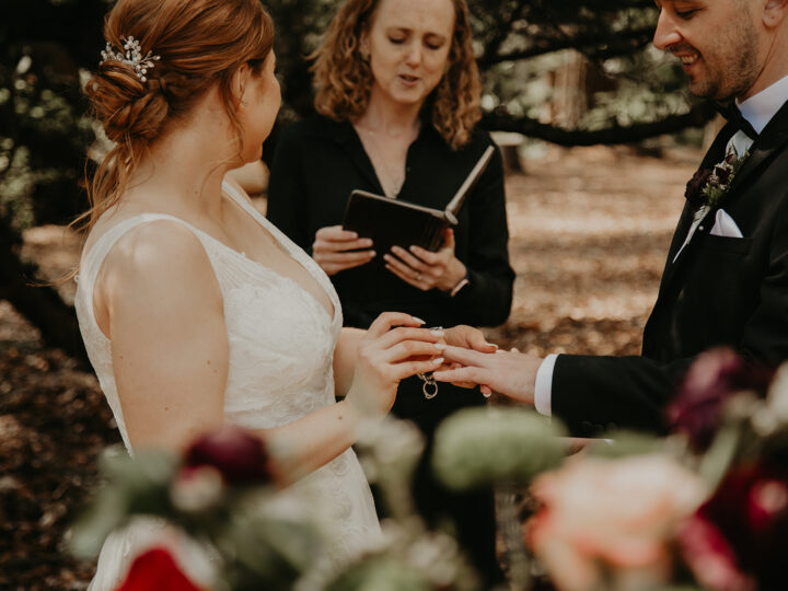 What Is a Non Denominational Wedding Officiant?