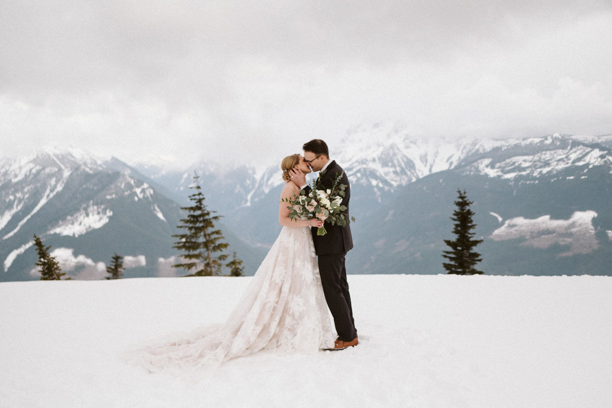 snow mountain newlywed photo, vancouver helicopter elopement