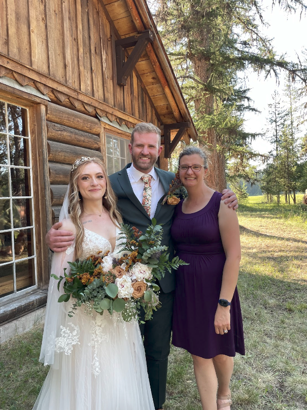 montana wedding officiant courtney arntzen with her couple