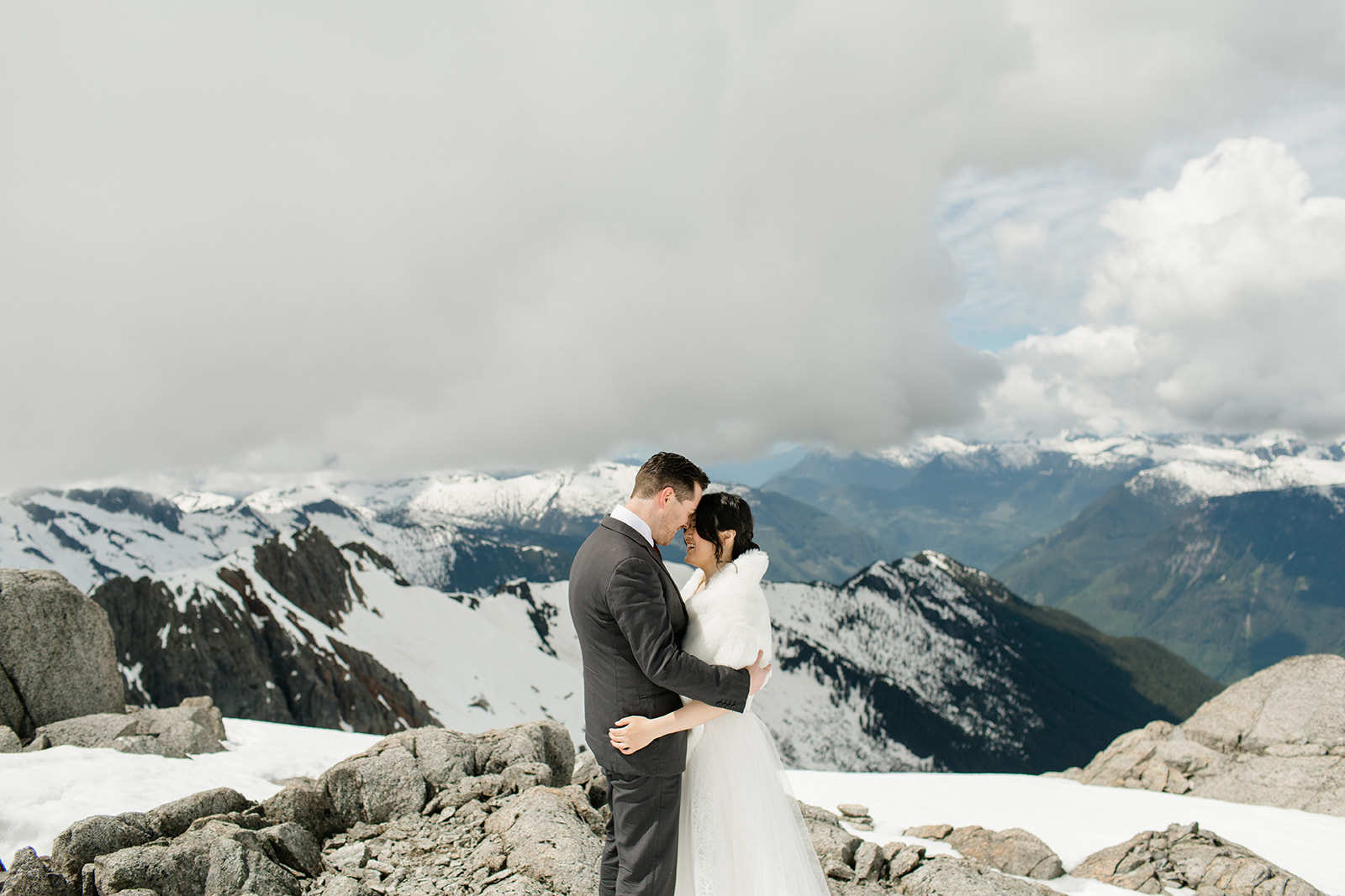 helicopter elopement with young hip and married, fly from squamish with blackcomb helicopters