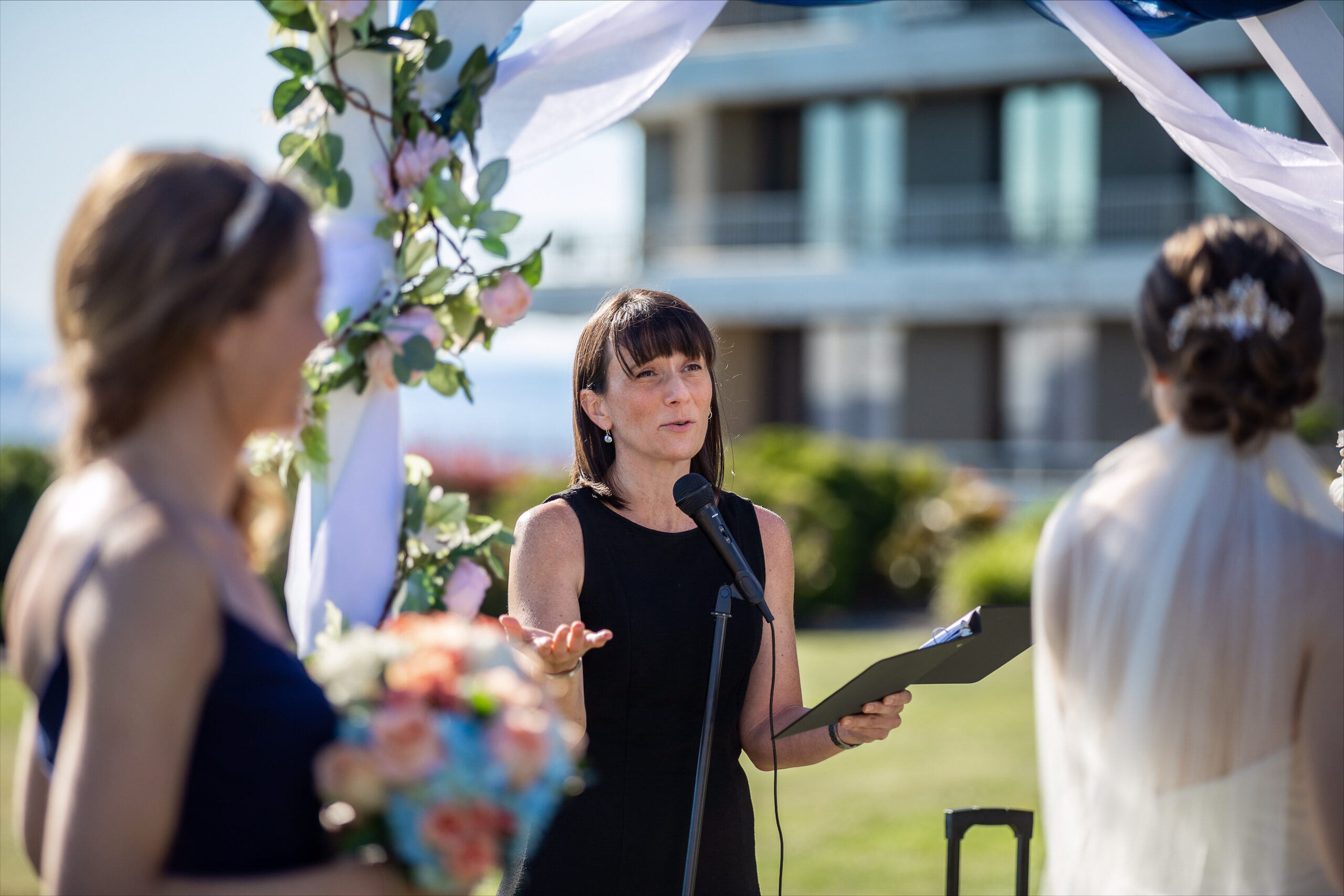 seattle officiant leading wedding ceremony