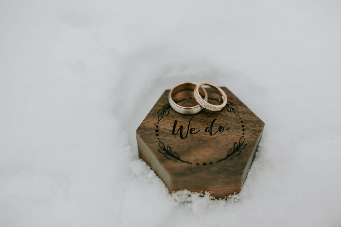 rings for weddings, wedding rings, we do, rings in snow