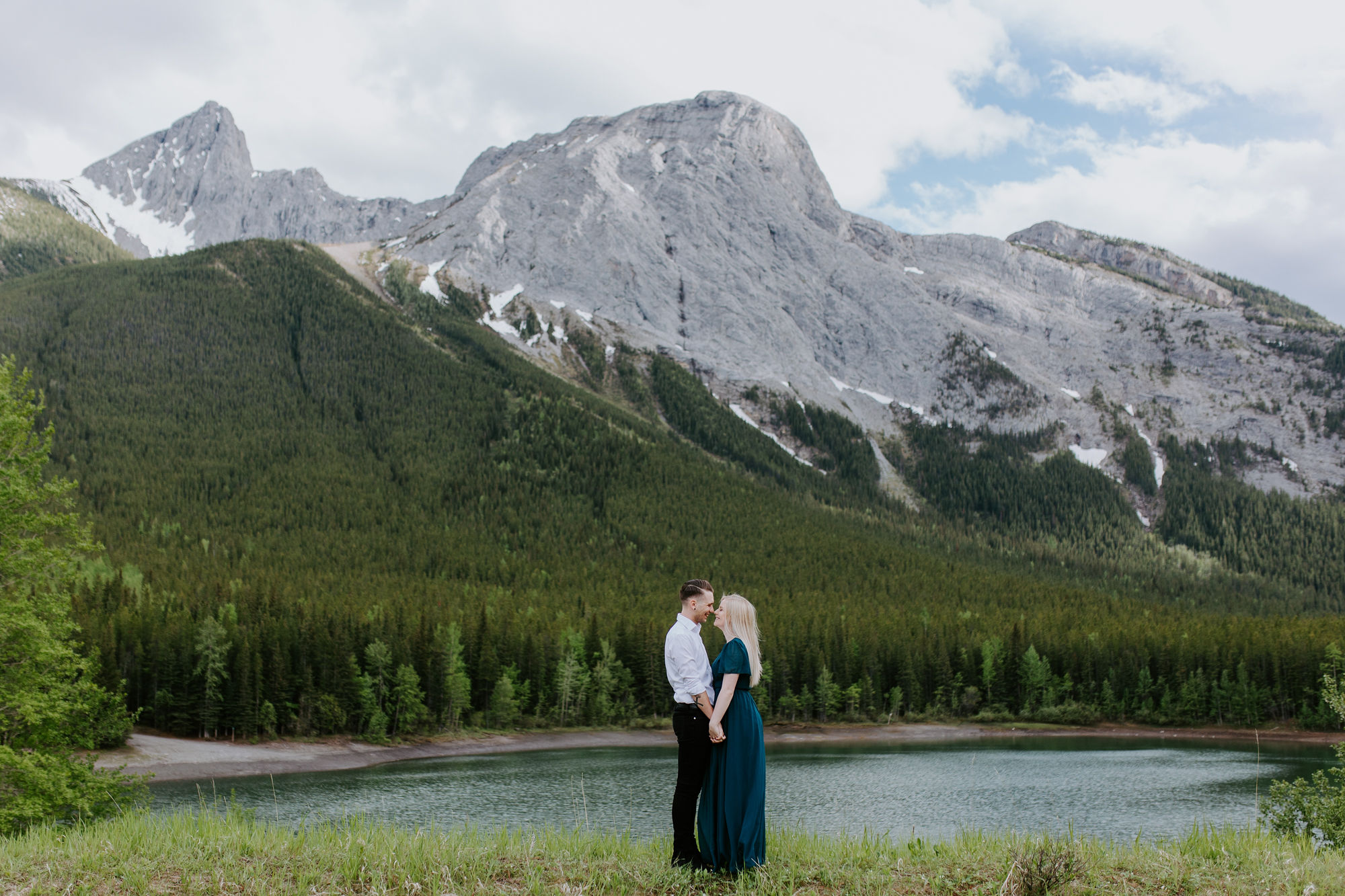 newlywed couple at Wedge Pond, Alberta with Deanna Rachel Photography