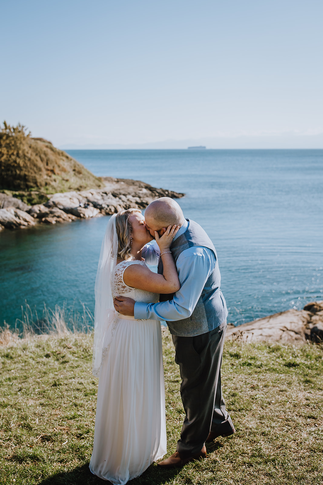 couple kissing after their Victoria elopement with Jades Photography