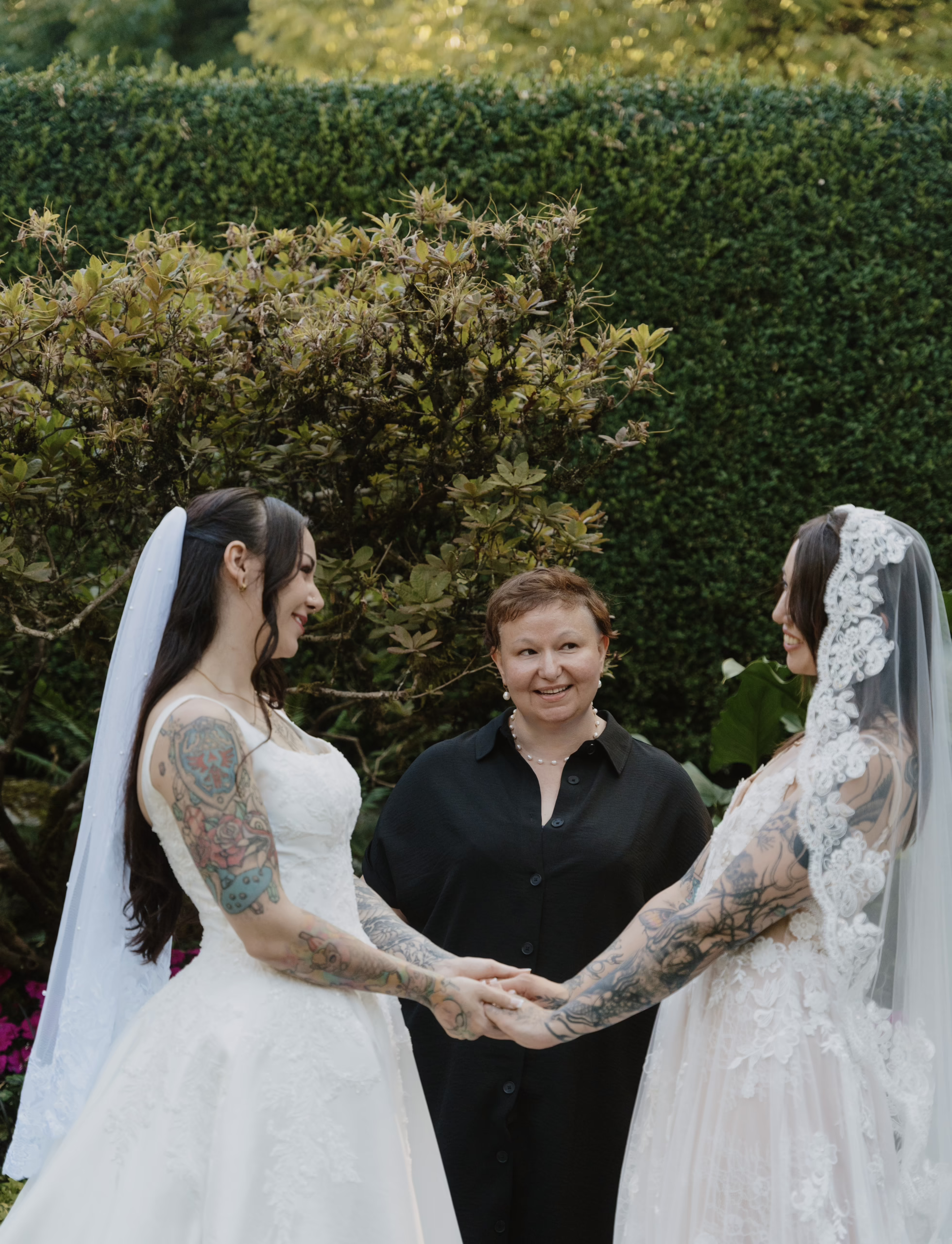 Cantor Shira Stanford-Asiyo officiates a wedding ceremony in Greater Vancouver.